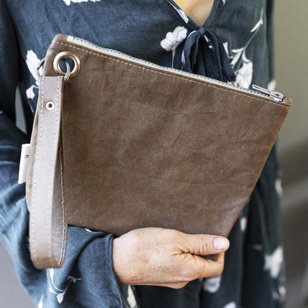 The Washable Paper clutch is a clutch but not just a clutch, it has multiple uses – make-up/toiletry bag or store items in when travelling are other ideas. 